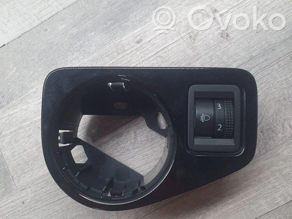 Volkswagen Golf VII Przycisk / Pokrętło regulacji świateł 