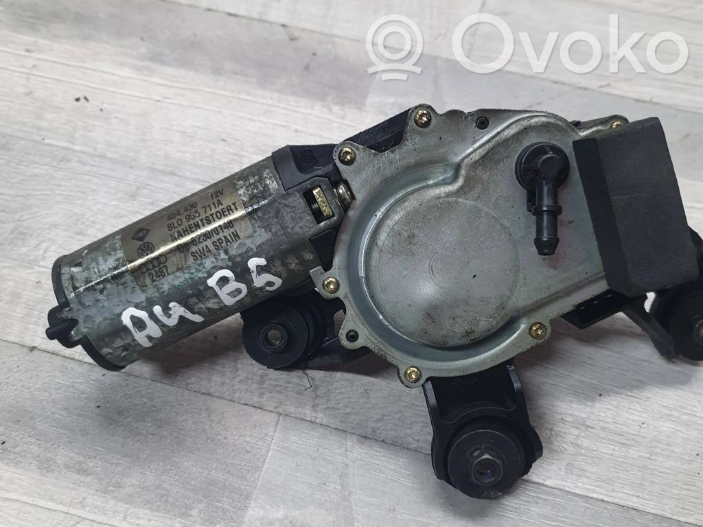 Audi A4 S4 B5 8D Galinio stiklo valytuvo varikliukas 
