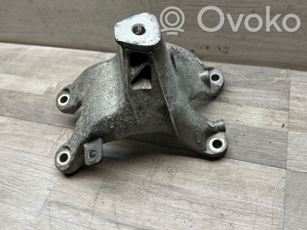 Audi Q5 SQ5 8R Engine mounting bracket 