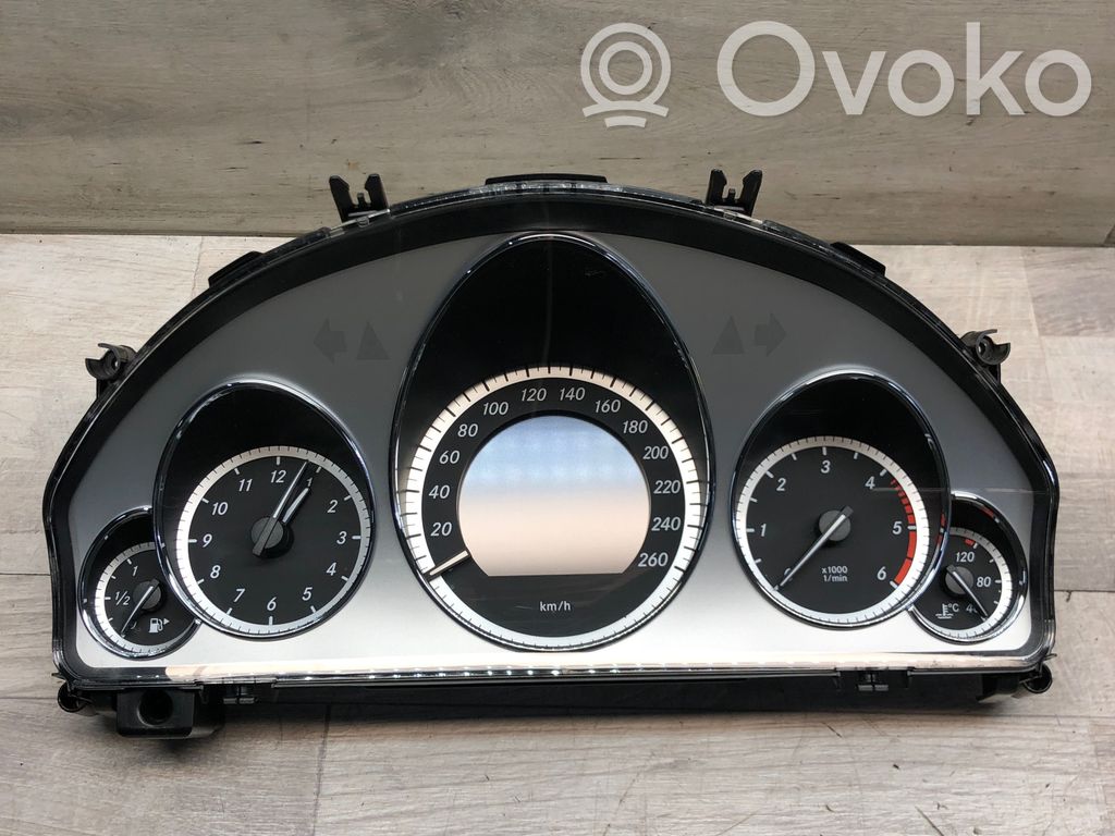 Mercedes-Benz E W212 Speedometer (instrument cluster) 