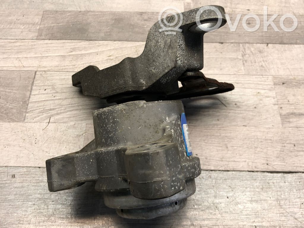 Volvo V60 Engine mount bracket 