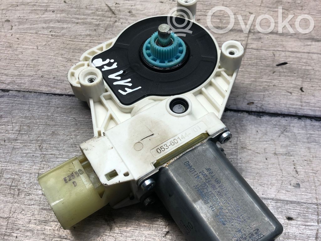 BMW 5 F10 F11 Silnik regulatora szyby drzwi przednich 