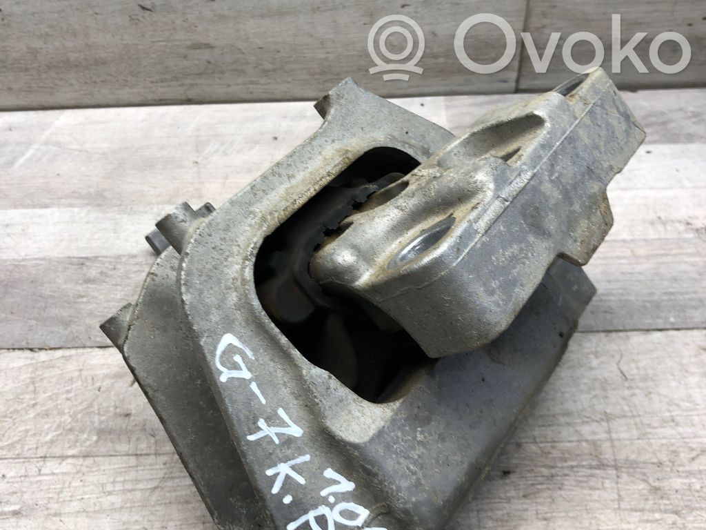 Volkswagen Golf VII Engine mount bracket 