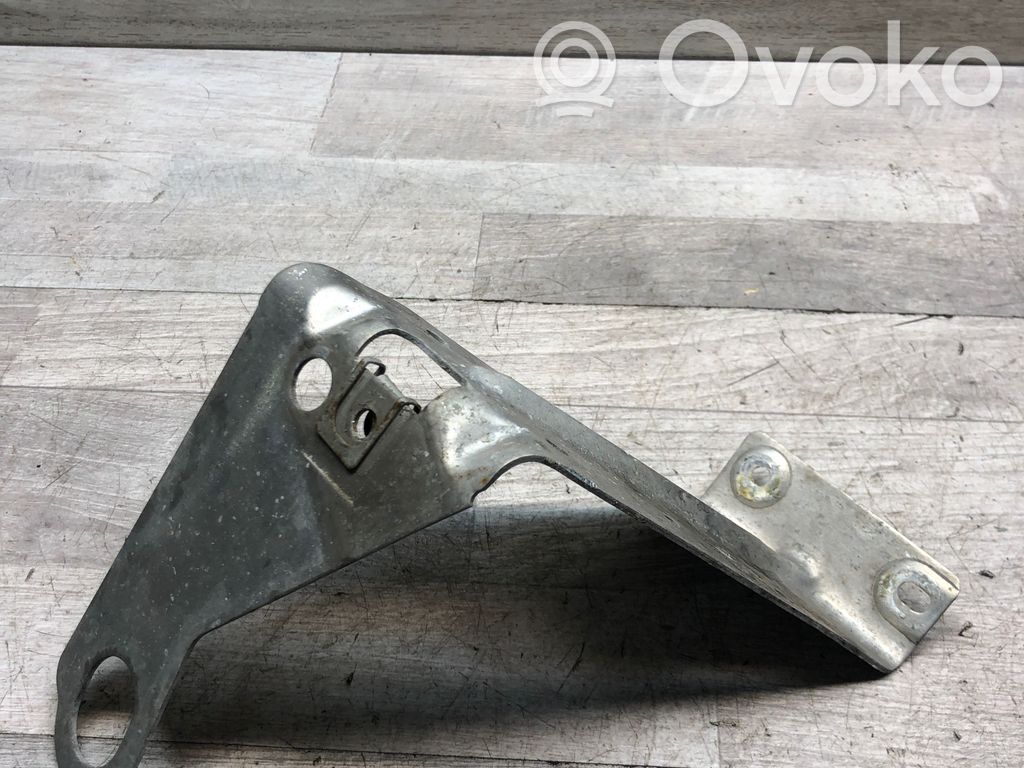 BMW X5 E70 Fender mounting bracket 