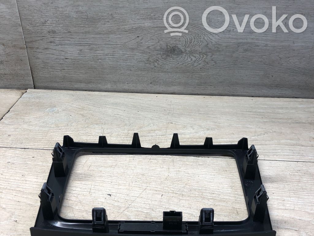 Skoda Superb B6 (3T) Rămă unitate radio/GPS 