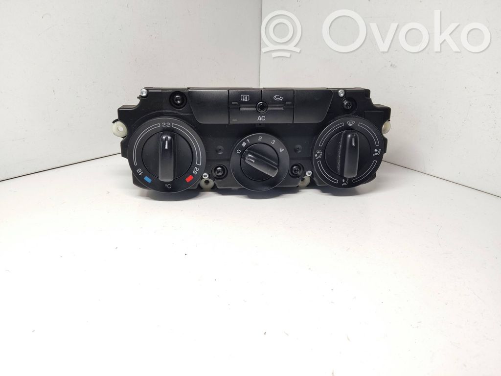 Panel klimatyzacji   74358120,200407V,05S19AA1
