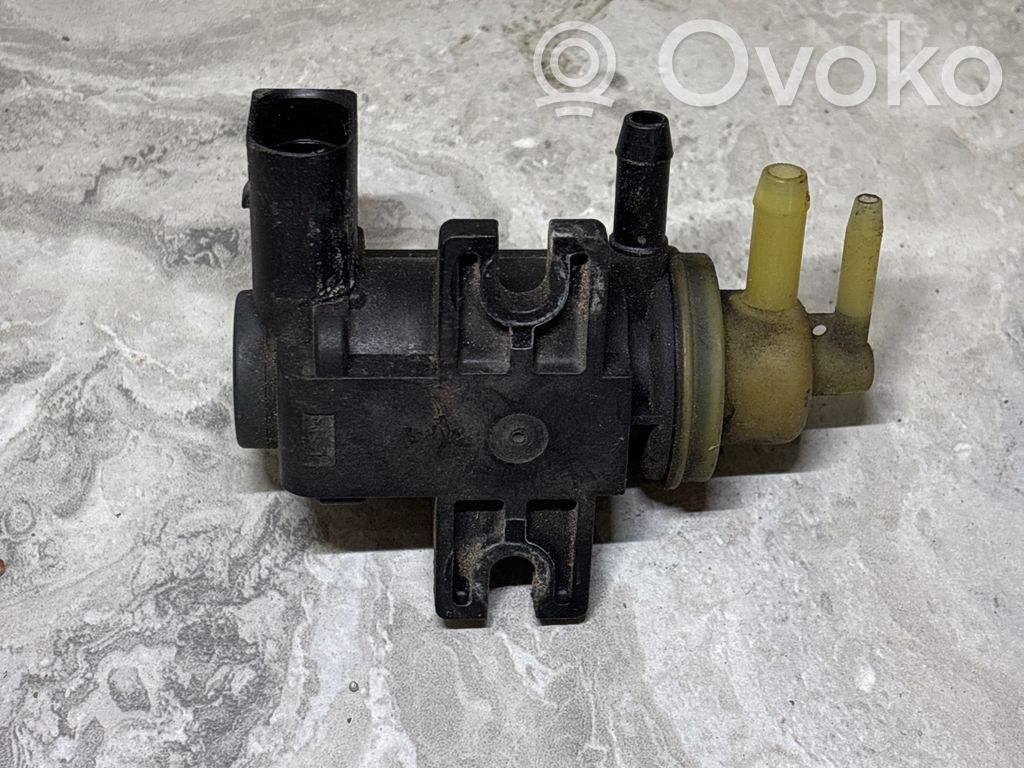 Volkswagen PASSAT B7 Vakuumo sistemos dalis (-ys) (turbinos) 
