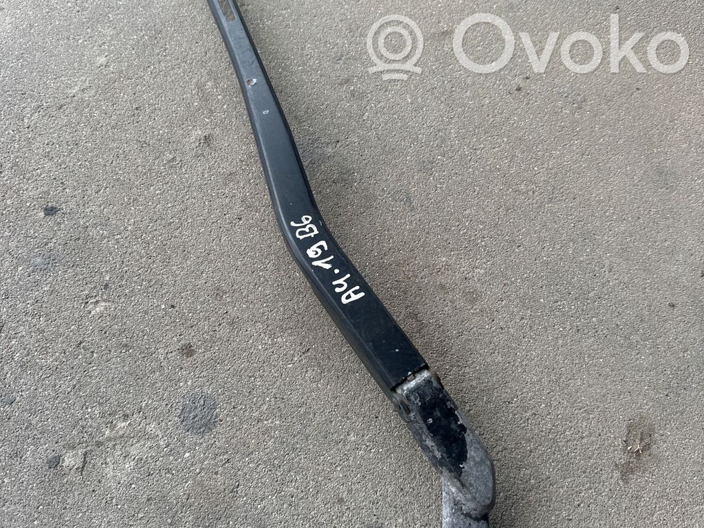 Audi A4 S4 B6 8E 8H Priekšējā loga tīrītāja kājiņa 