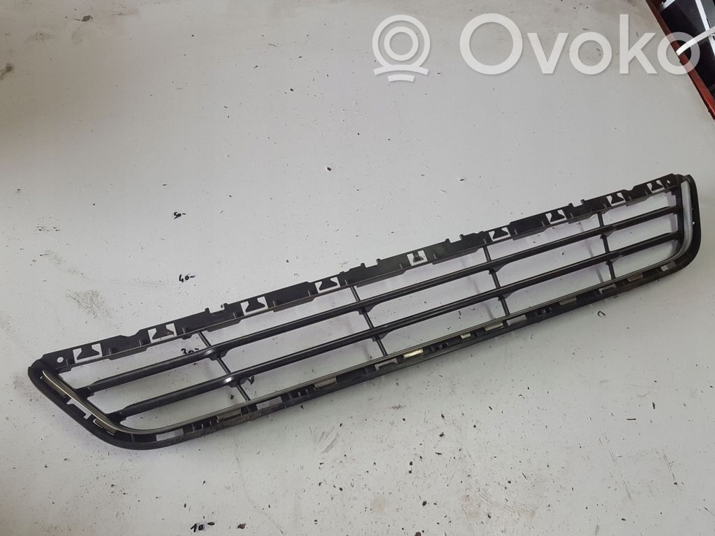 Ford Mondeo MK V Grille inférieure de pare-chocs avant 