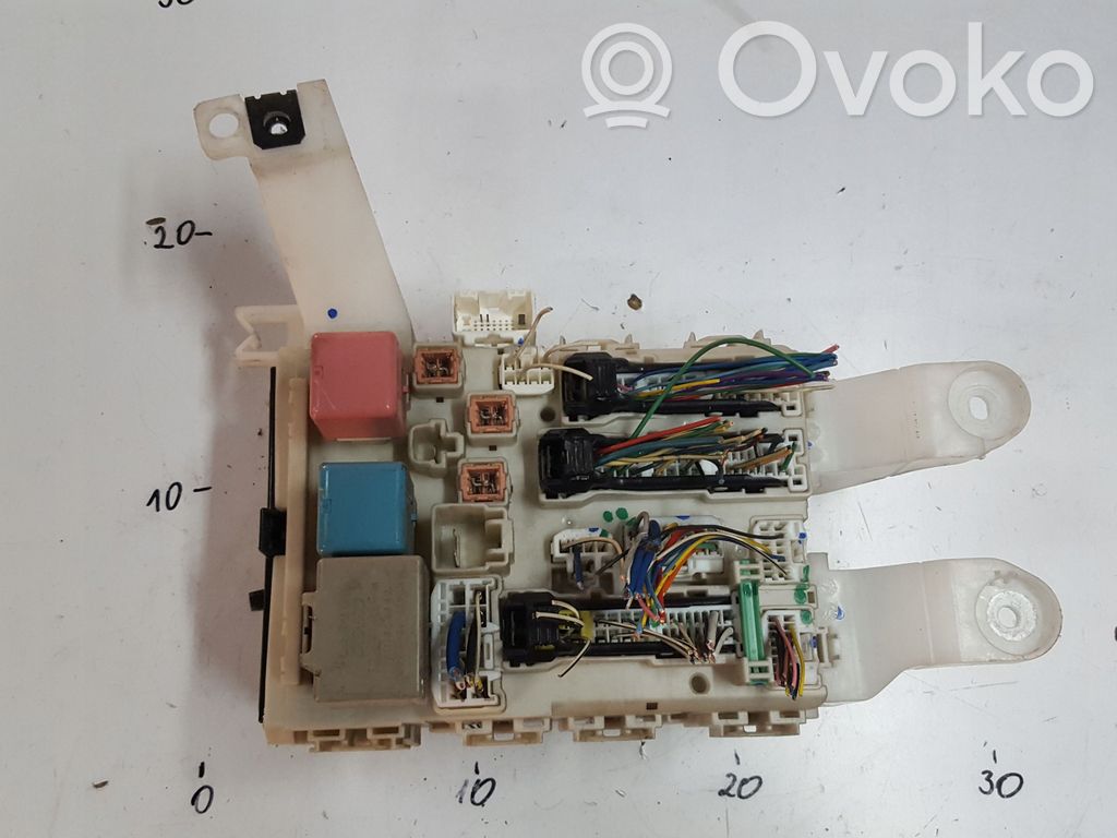 Toyota Auris 150 Ramka / Moduł bezpieczników 