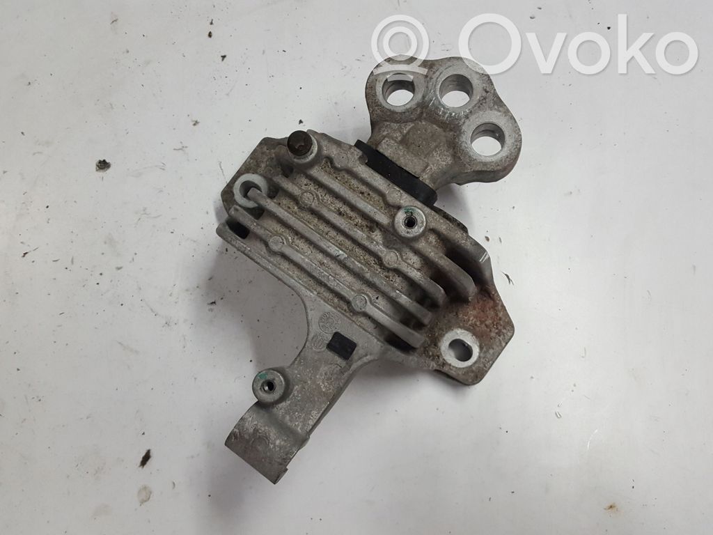 Jeep Cherokee Engine mount bracket 