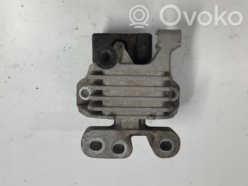 Jeep Cherokee Engine mount bracket 