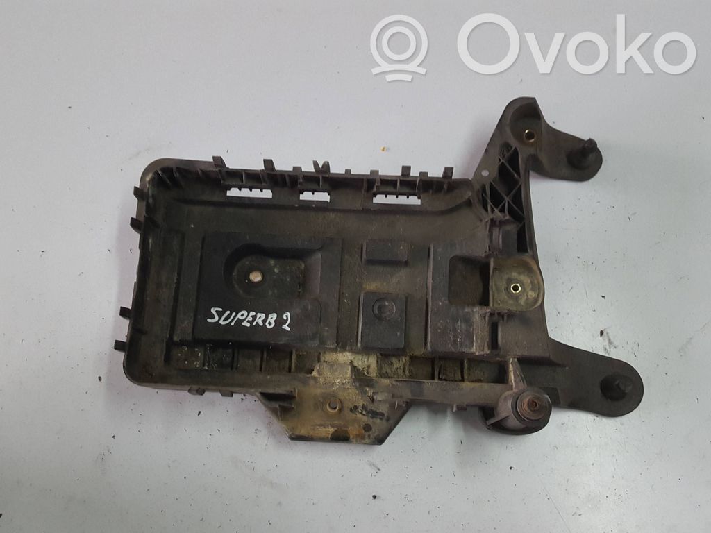 Battery bracket
