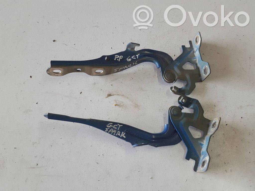 Engine bonnet/hood hinges