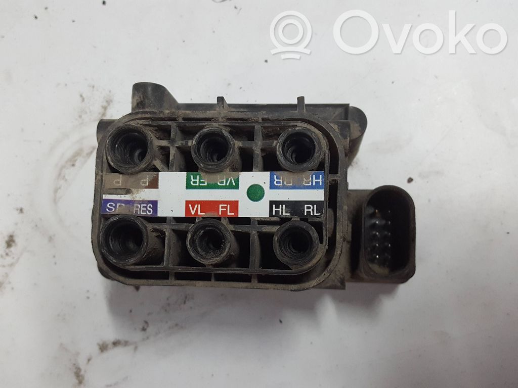 Audi A8 S8 D4 4H Rozdzielacz / Blok zaworowy zawieszenia pneumatycznego osi tylnej 