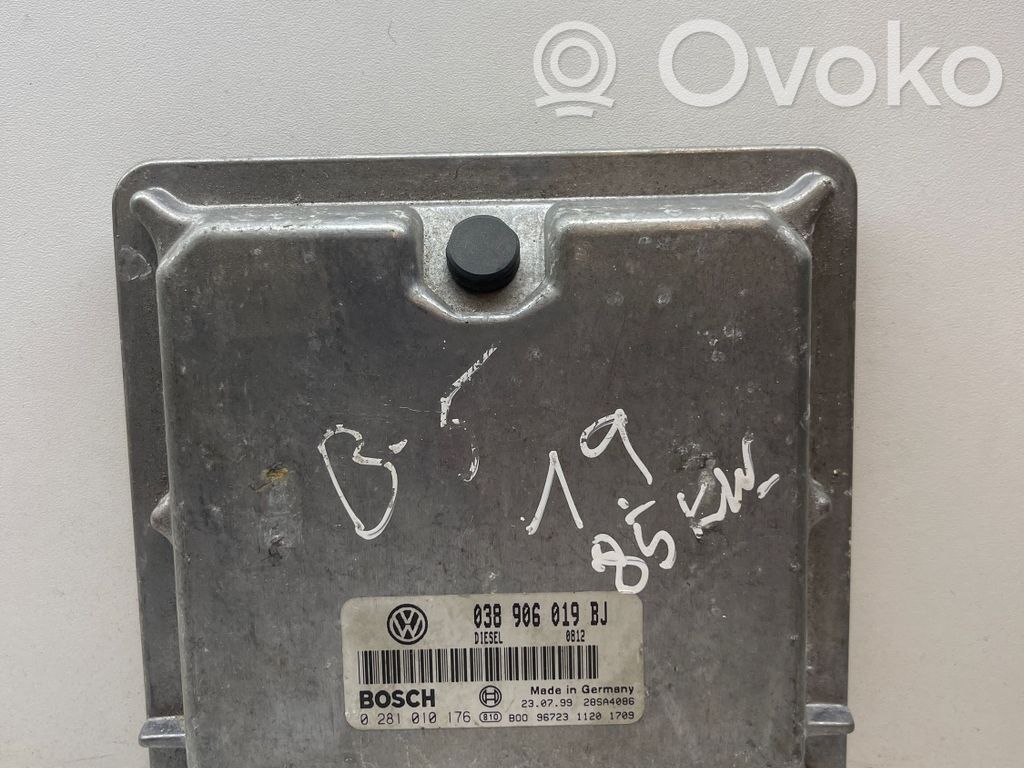 Volkswagen PASSAT B5 Engine control unit/module 