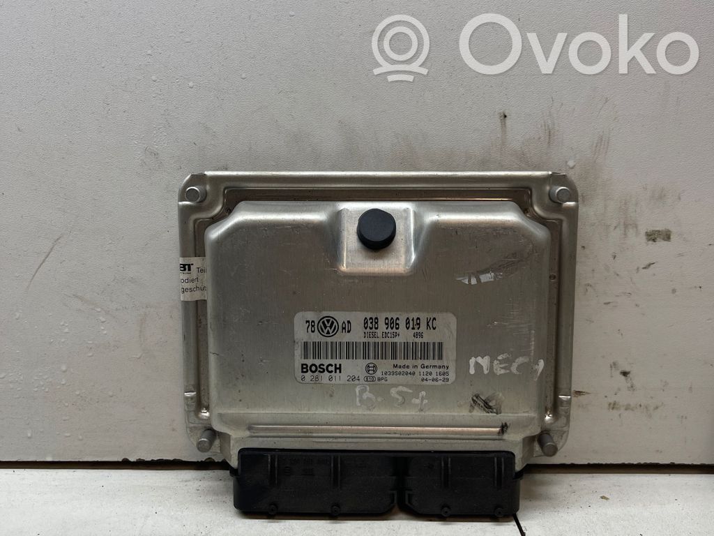 Volkswagen PASSAT B5.5 Engine control unit/module 