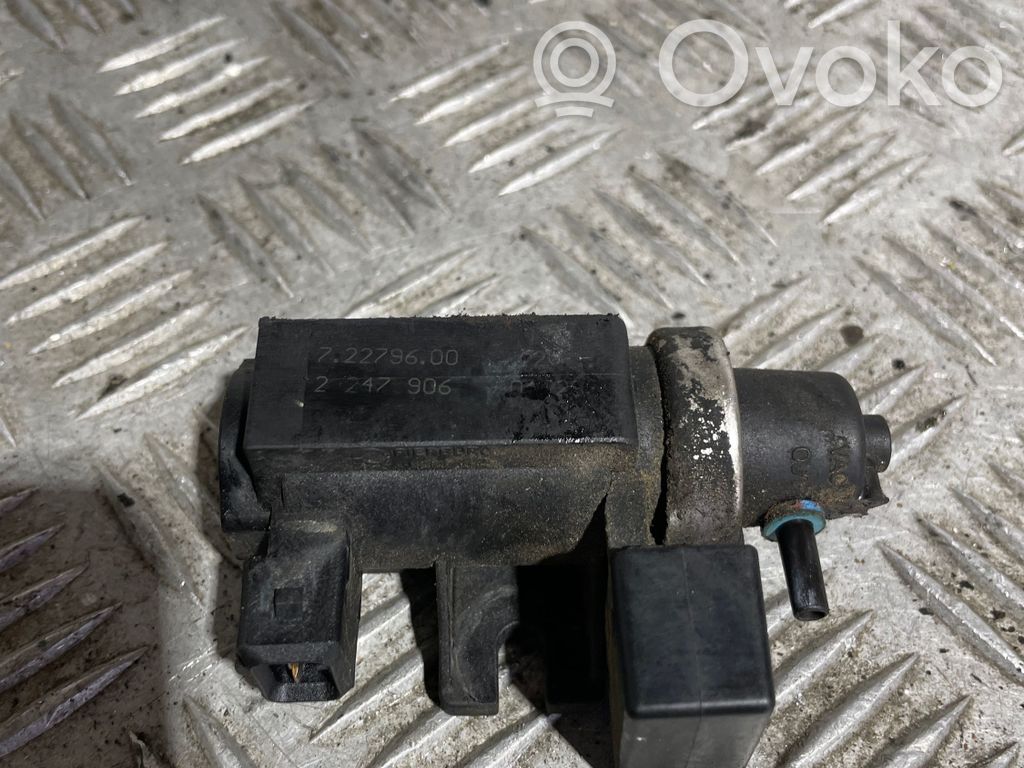 Vacuum valve   2247906