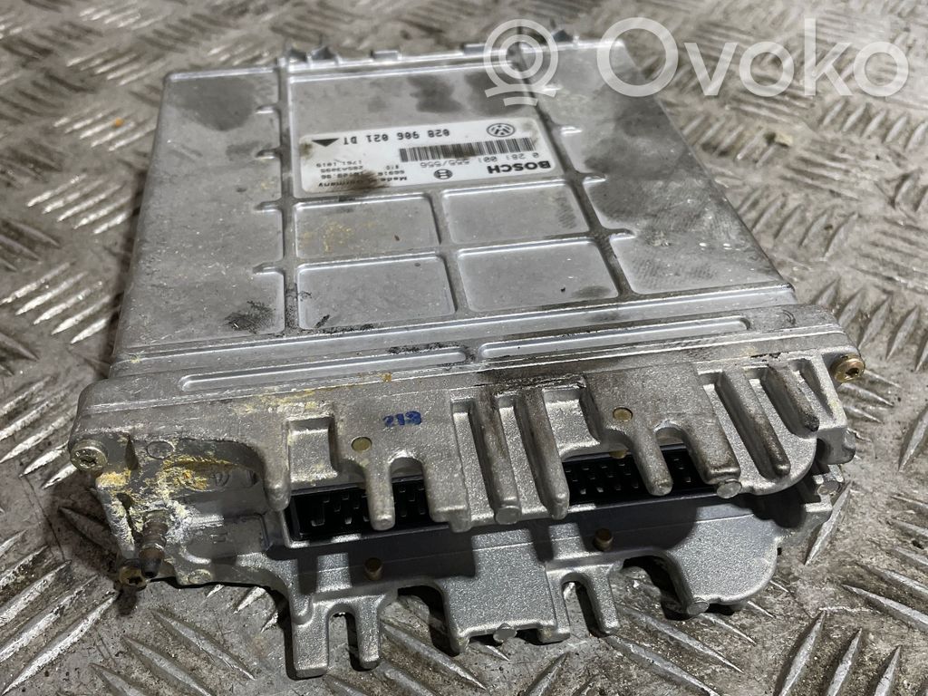 Volkswagen PASSAT B5 Engine control unit/module 