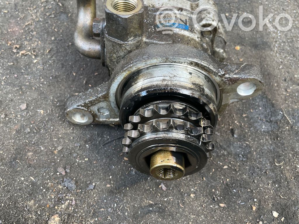 Nissan Almera Tino Power steering pump 