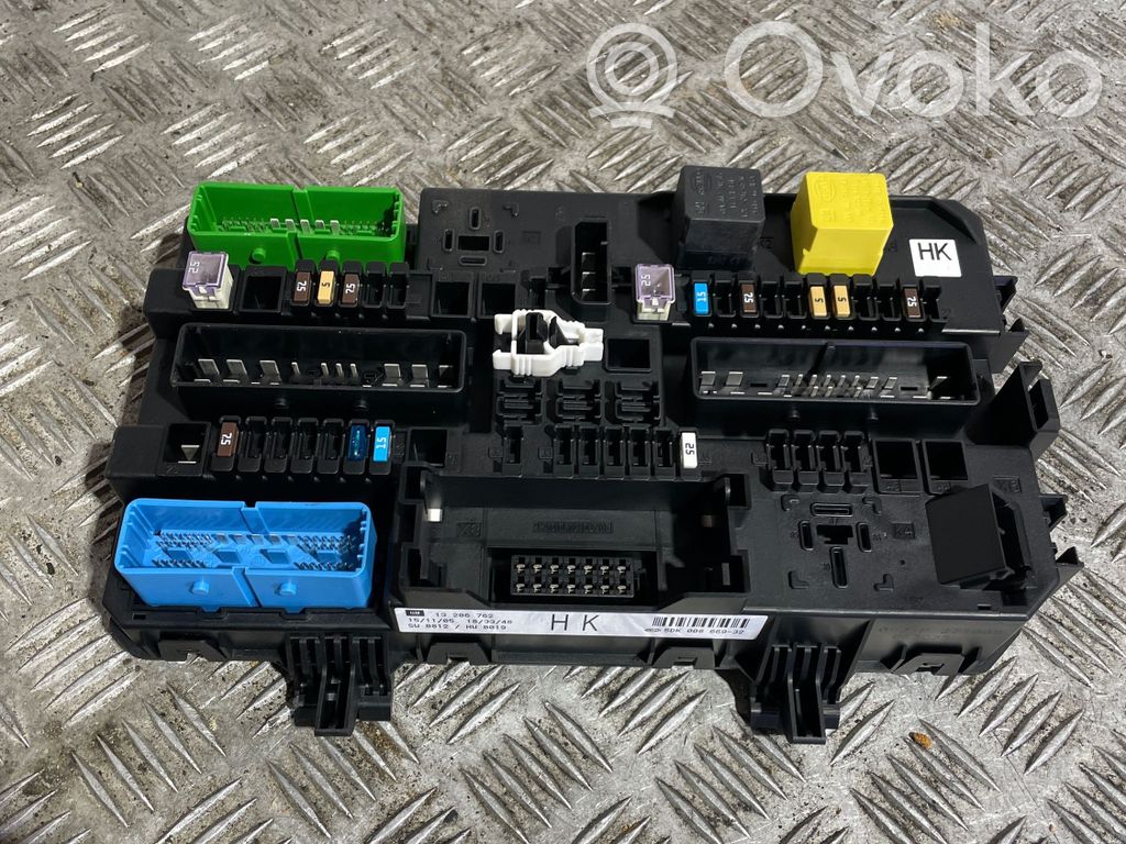 Opel Astra H Fuse module 