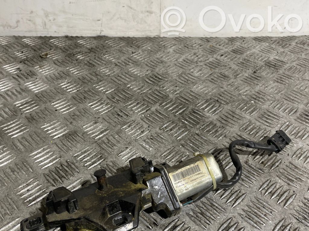 BMW 5 E60 E61 Aizmugurējā pārsega slēdzene 