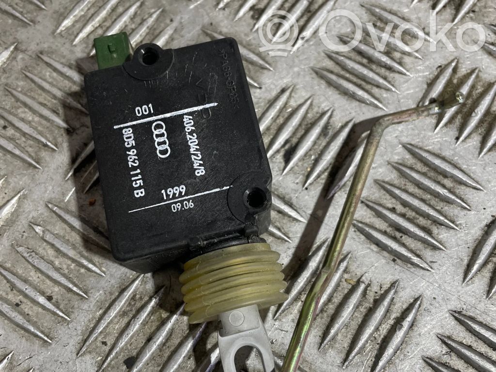 Audi A4 S4 B5 8D Serrure verrouillage de coffre/hayon 