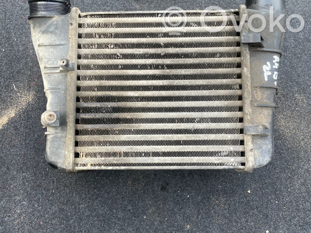 Audi A4 S4 B7 8E 8H Interkūlerio radiatorius 