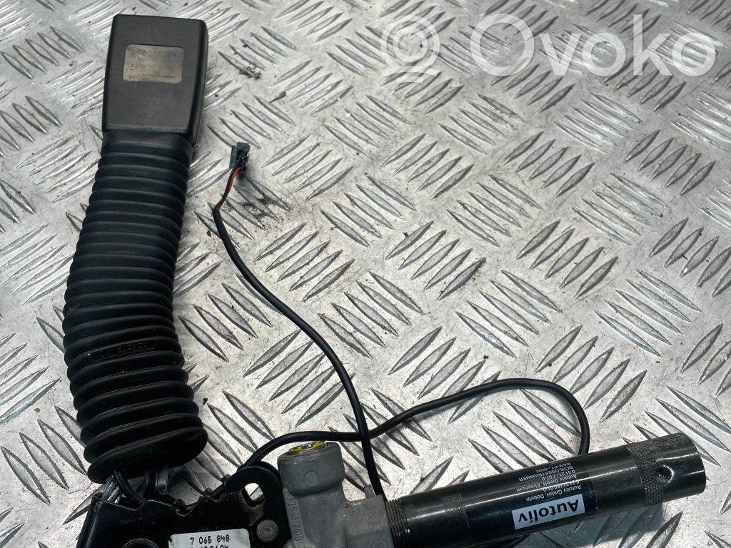 BMW 5 E60 E61 Priekšējās jostas sprādze 