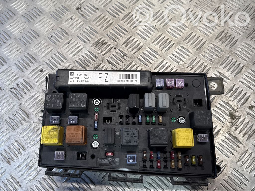 Opel Astra H Fuse module 
