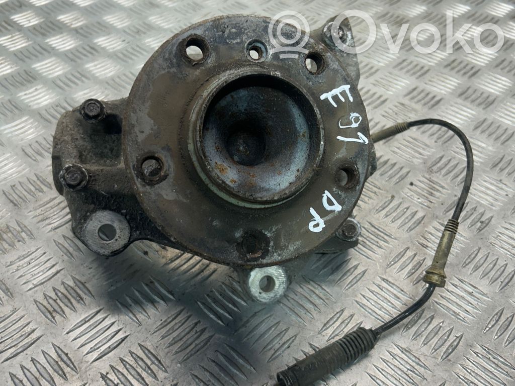 Cubo de rueda delantera   6764444