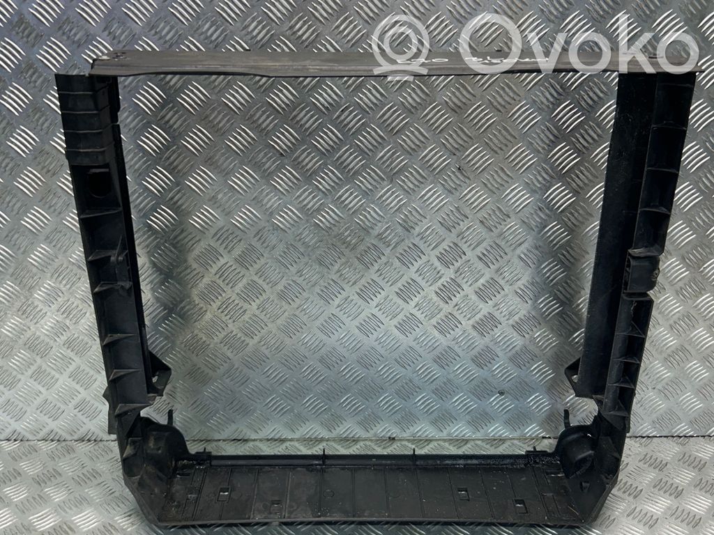 Radiator trim   7586775