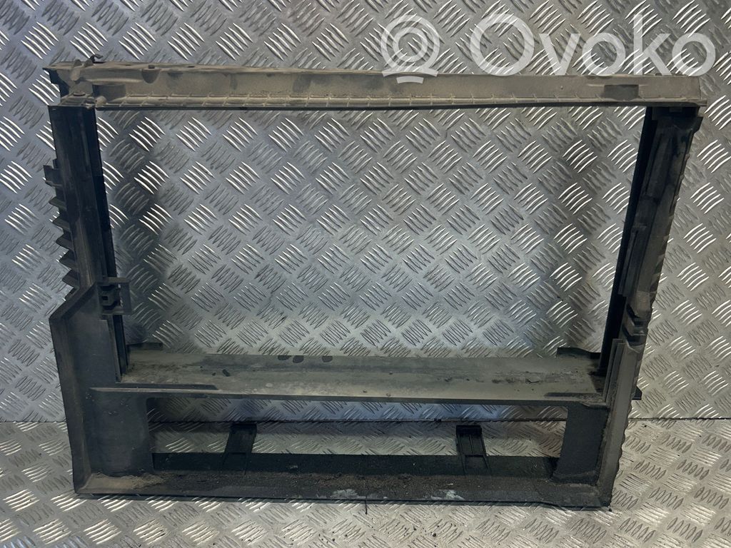 Radiator trim   2354091