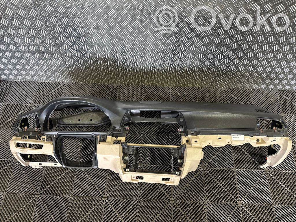 BMW 5 F10 F11 Deska rozdzielcza 