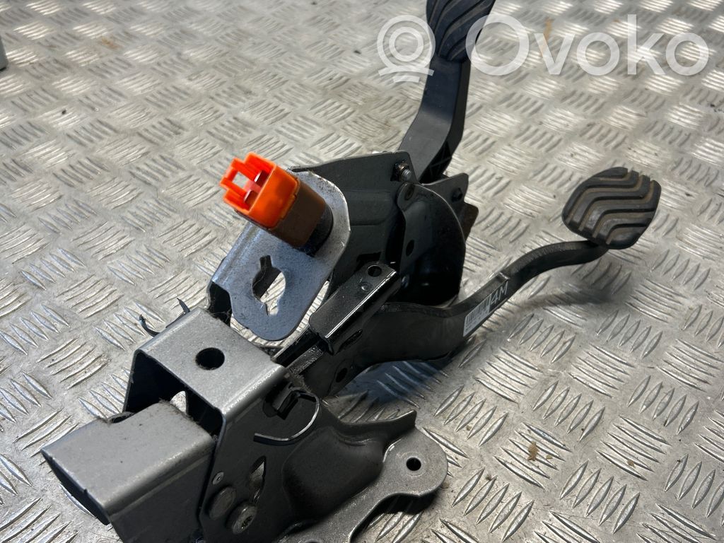 Nissan Qashqai Pedāļu montāža 