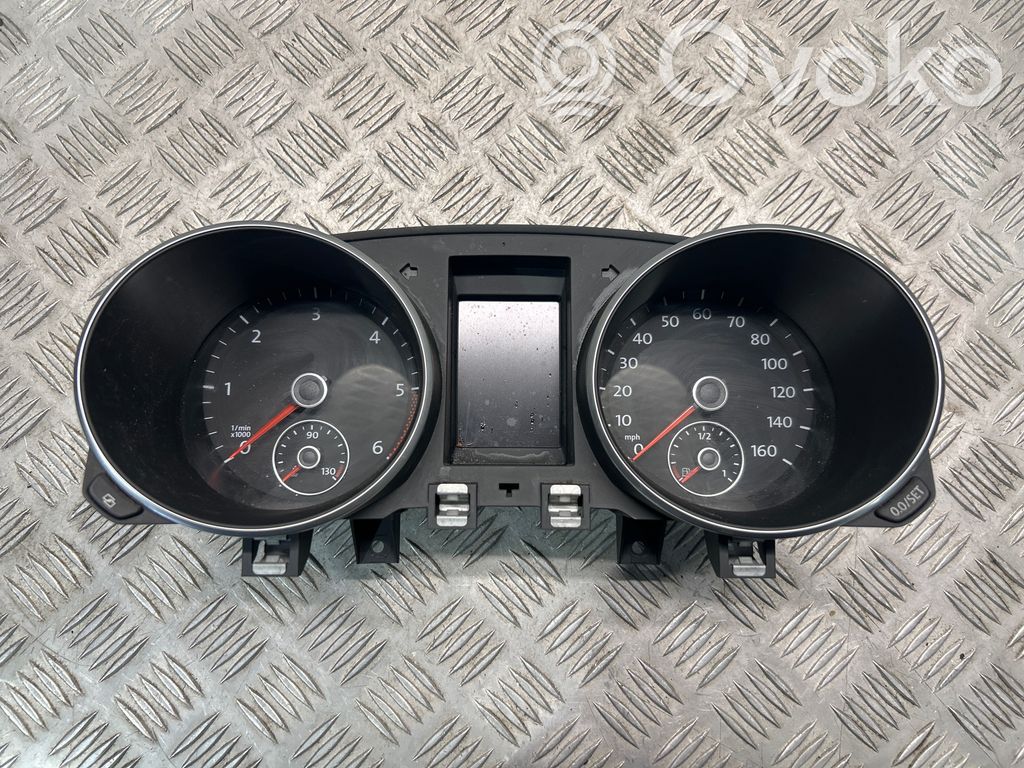 Volkswagen Golf VI Speedometer (instrument cluster) 