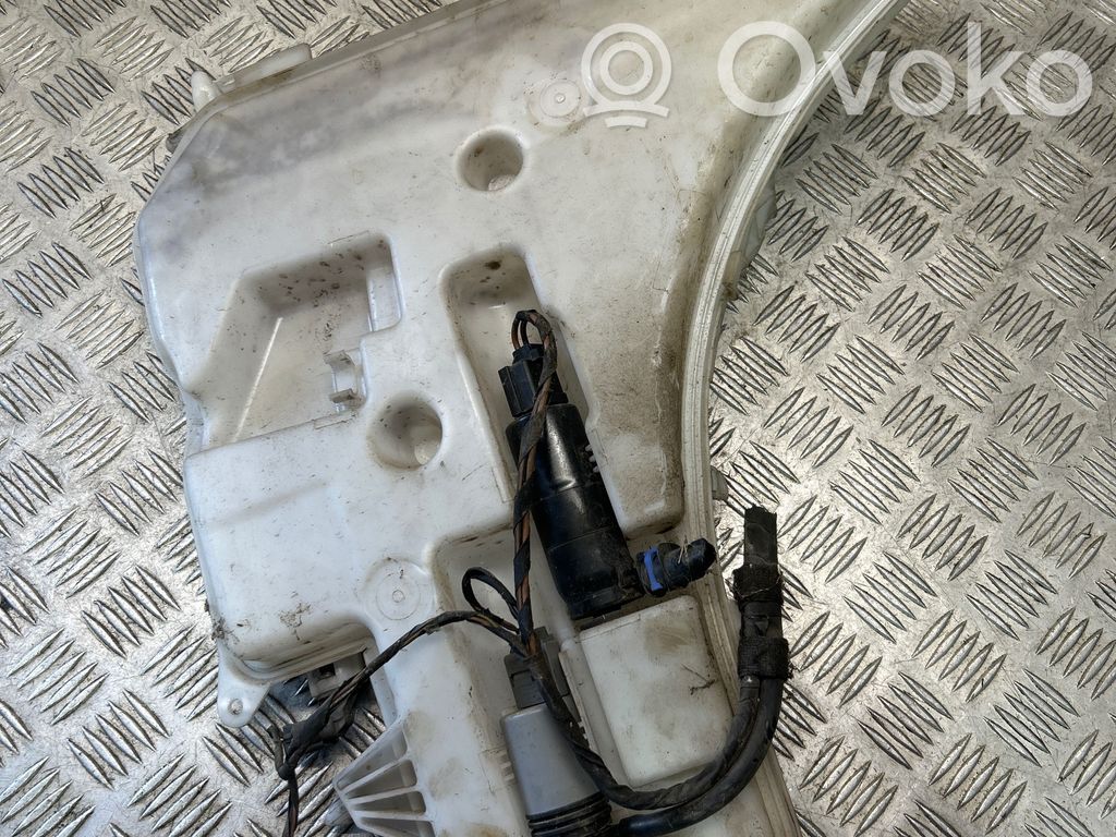 Tuulilasinpesimen nestesäiliö   7157146