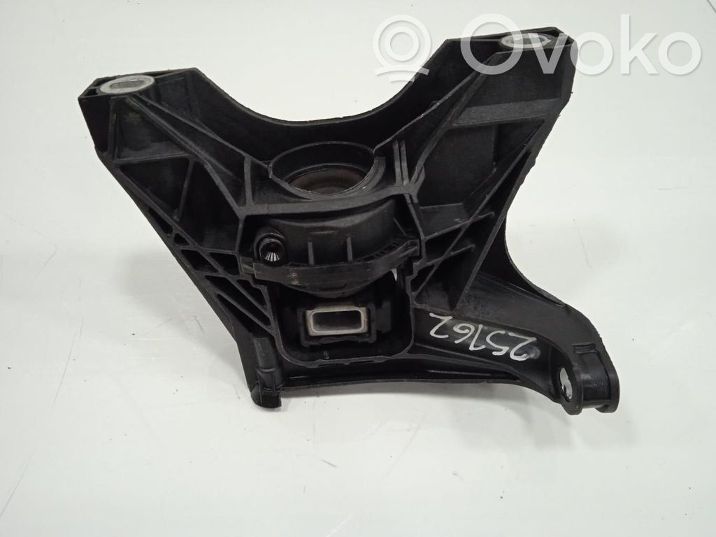 Engine mount bracket   SINREFVISIBLE