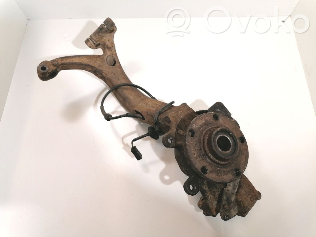 Zwrotnica koła przedniego   8D0407258P