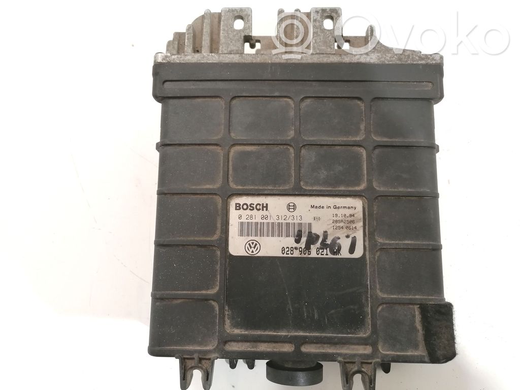 Volkswagen PASSAT B4 Engine control unit/module 