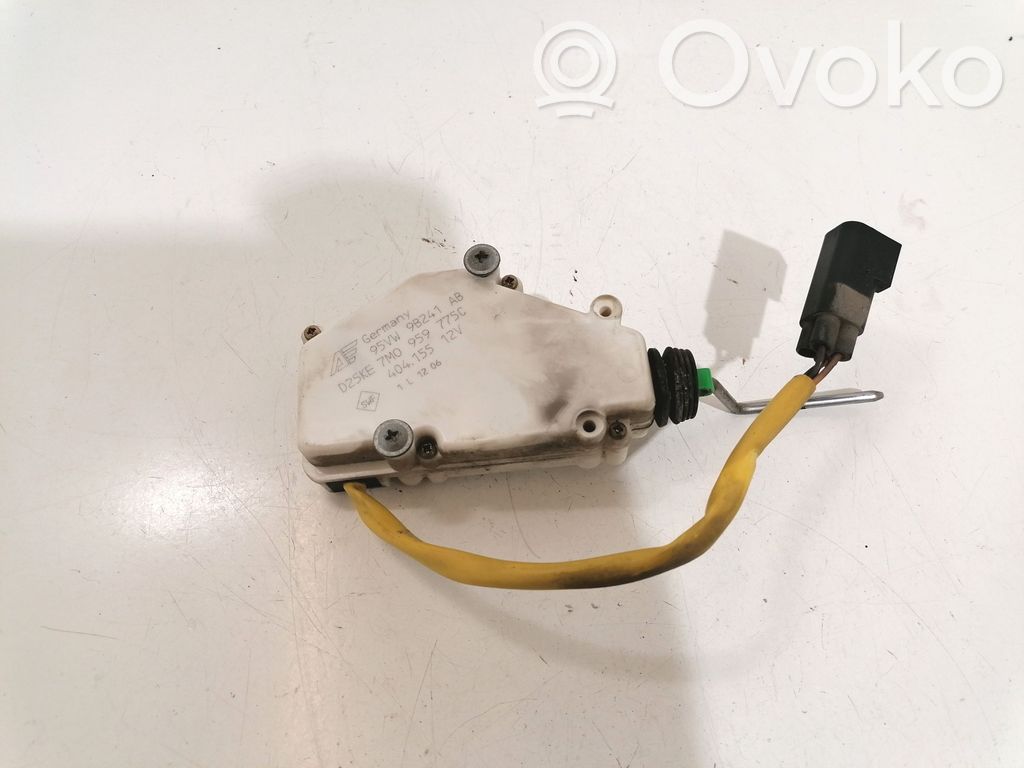 Volkswagen Sharan Fuel tank cap lock motor 