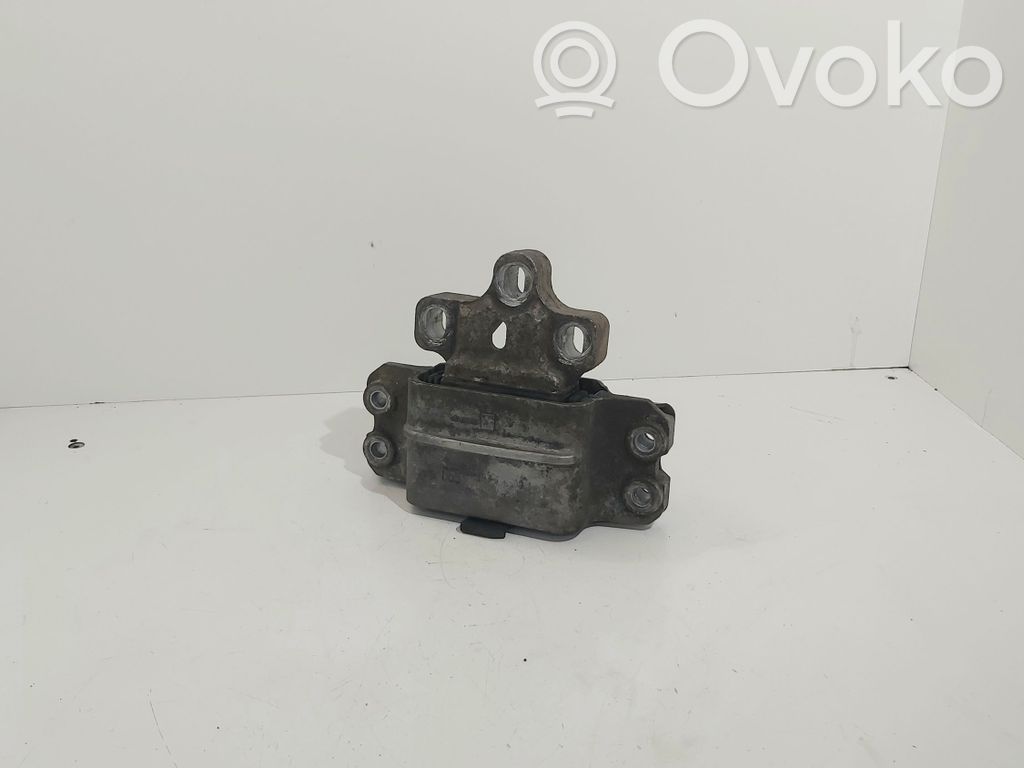Volkswagen PASSAT B6 Engine mount bracket 