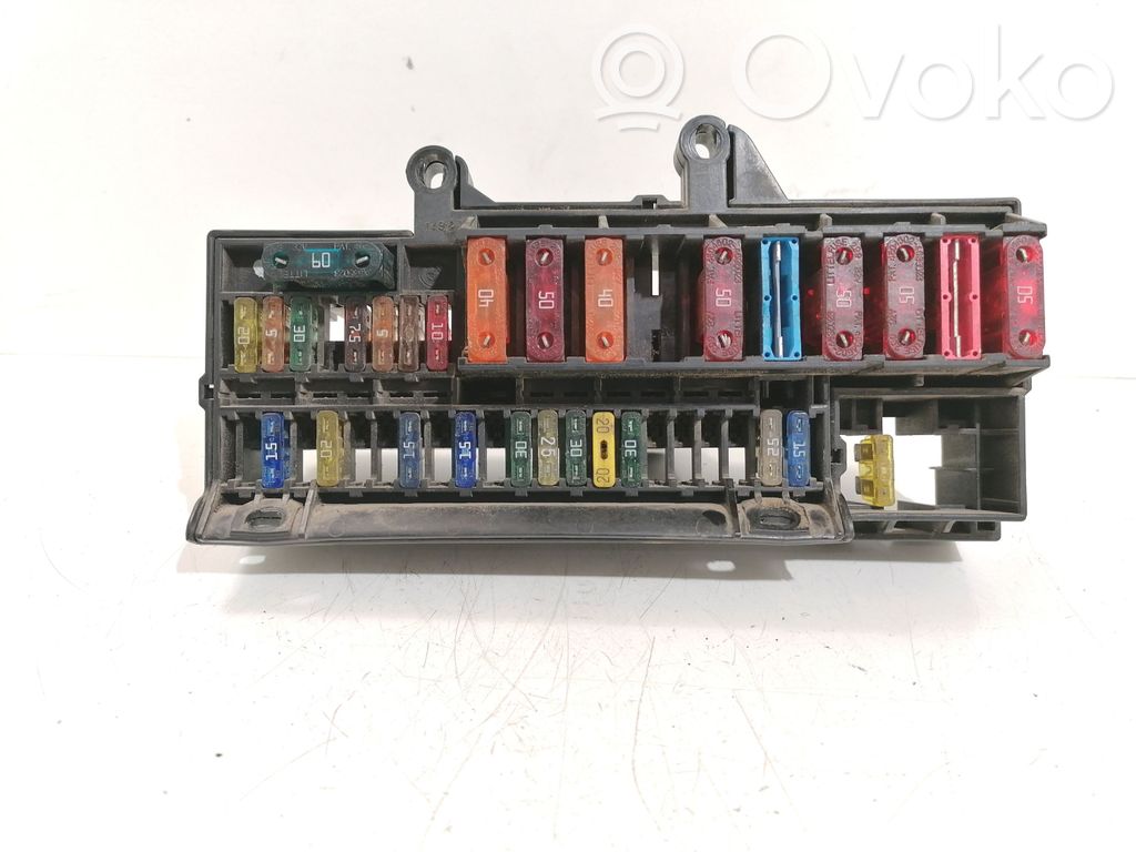 BMW 7 E65 E66 Saugiklių blokas 