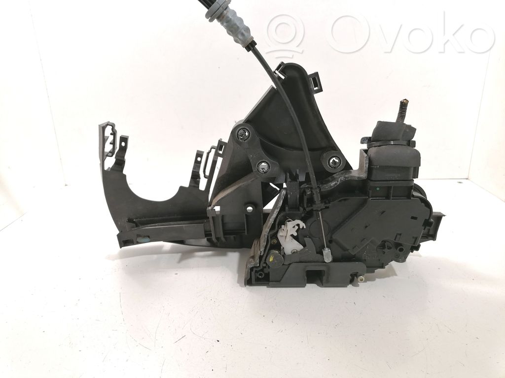 Volvo V50 Front door lock 