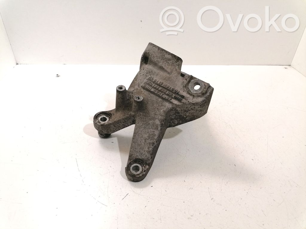 Audi A8 S8 D3 4E Engine mounting bracket 