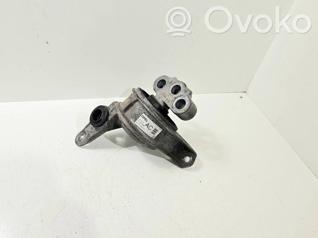 Opel Meriva B Engine mount bracket 