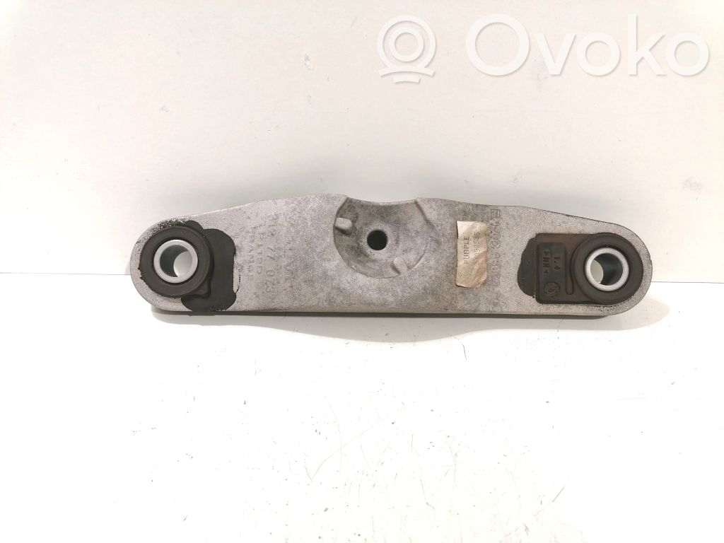 Volvo V40 Engine mounting bracket 