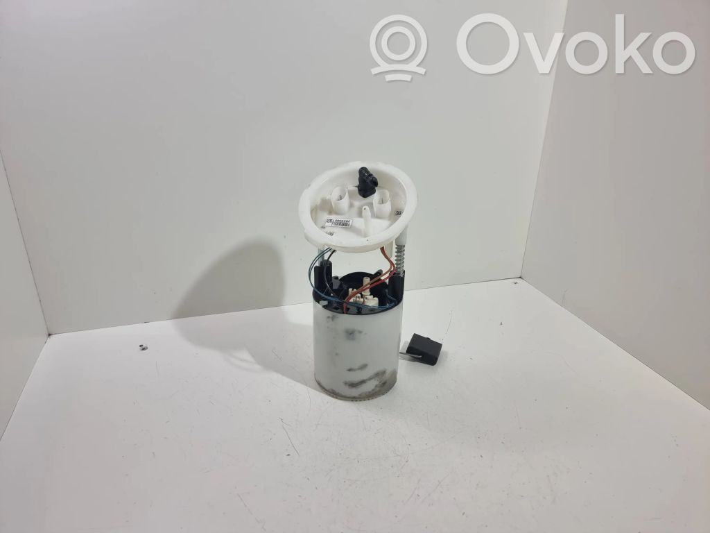 BMW 3 E92 E93 Polttoainesäiliön pumppu 