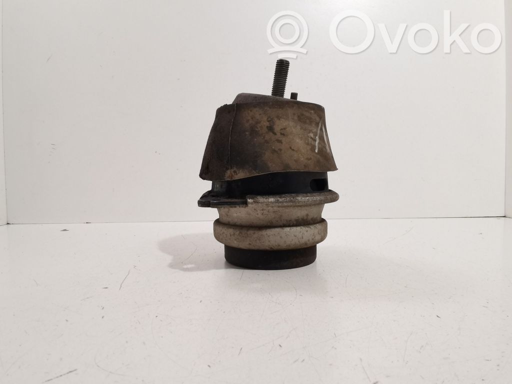 Audi Q7 4L Engine mount bracket 