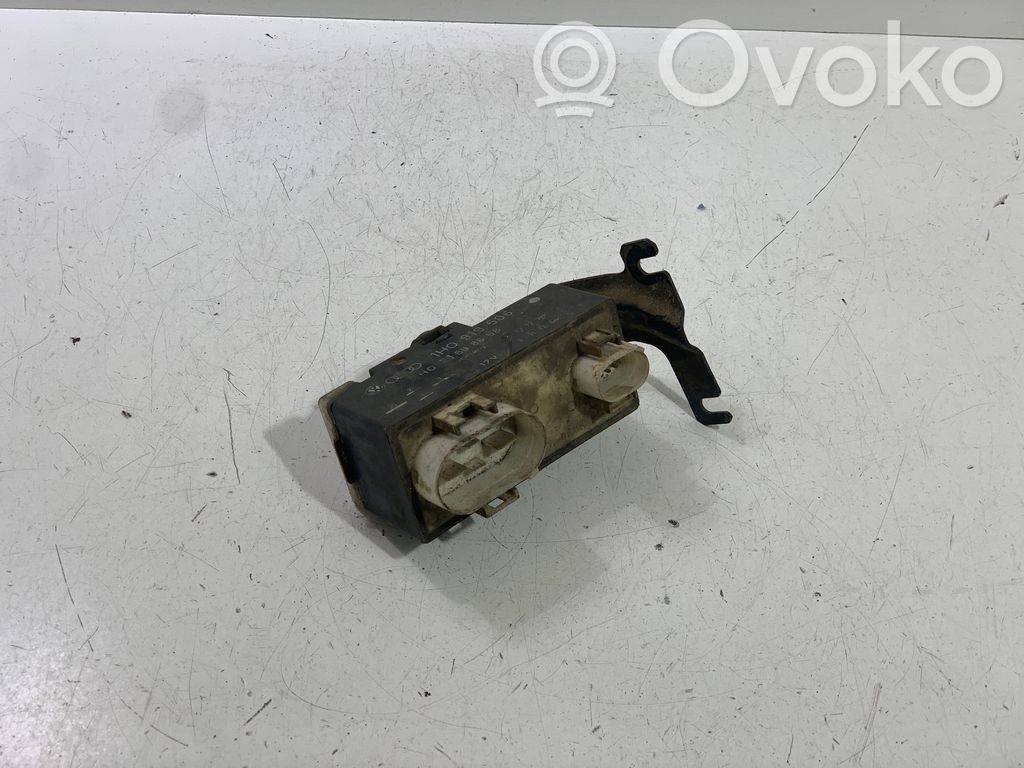 Volkswagen PASSAT B5 Relais de ventilateur de liquide de refroidissement 